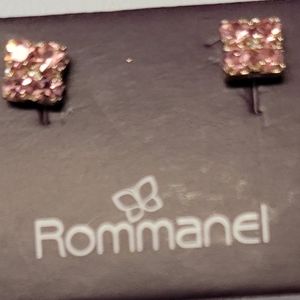 Gold kid's square stud earrings in pink
